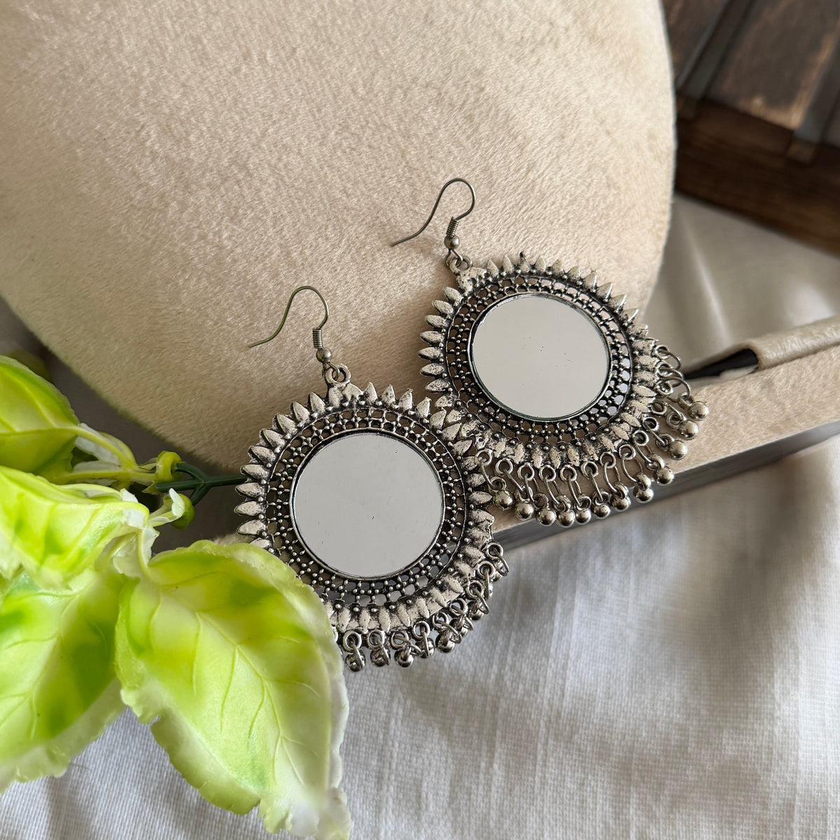 Mirror hangings TSV826